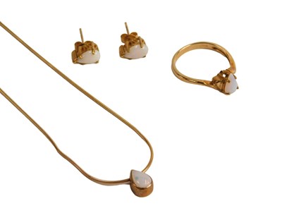 Lot 71 - A Gems TV suite of 9ct gold and opal jewellery,...