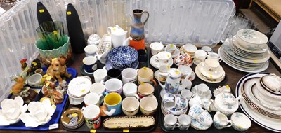 Lot 2199 - General household effects, to include part tea...