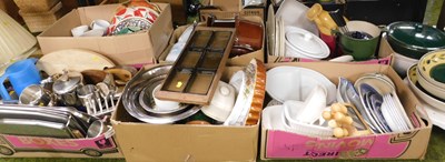 Lot 2206 - General household effects, to include a fondue...