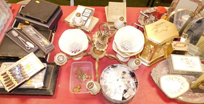Lot 2216 - General household effects, to include cased...