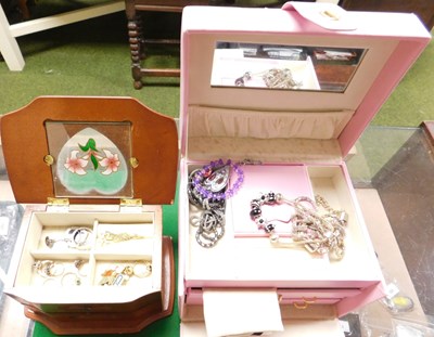 Lot 2221 - Costume jewellery, to include drop earrings,...