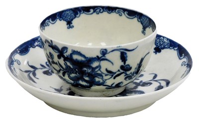 Lot 492 - A late 18thC Worcester first period blue and...