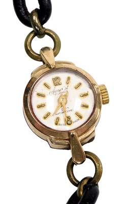 Lot 536 - An Accurist lady's 9ct gold cased wristwatch,...