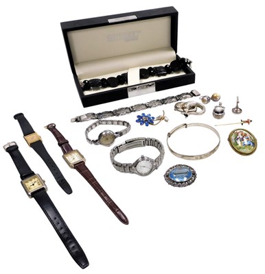 Lot 552 - Silver and costume jewellery, including a...