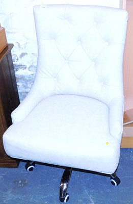 Lot 1162 - A Scotts of Stow Winchcombe Deluxe swivel...