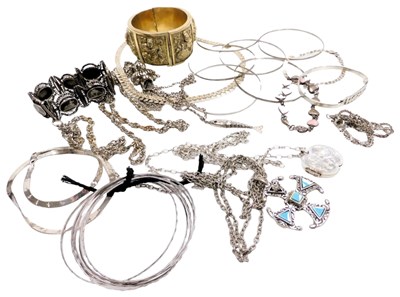 Lot 580 - Silver and costume jewellery, including a Siam...