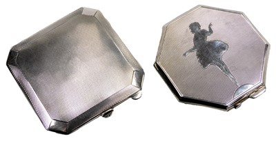 Lot 587 - A George V silver compact, of octagonal form,...
