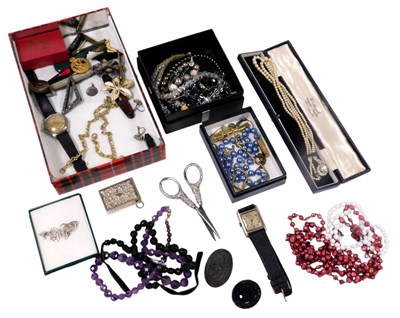 Lot 561 - Silver and costume jewellery, including...