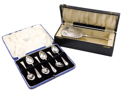 Lot 610 - A set of six George V silver Old English...