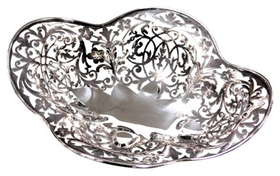 Lot 617 - An Edward VII silver basket, of quatrelobe...