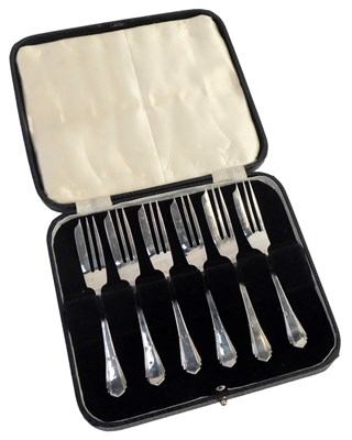 Lot 96 - A set of six George VI silver cake forks,...