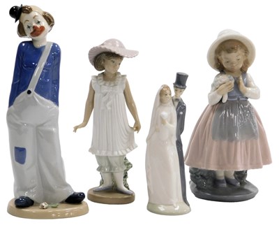 Lot 662 - A Nadel porcelain figure of a clown, and three...