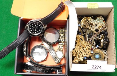 Lot 2274 - Costume jewellery, together with gentleman's...