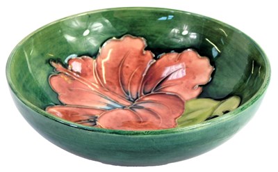 Lot 38 - A Moorcroft pottery bowl decorated in the...