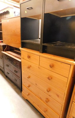 Lot 1116 - A group of furniture, comprising a drop leaf...