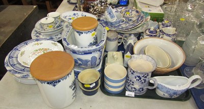 Lot 2111 - Blue and white ceramics, including dinner...