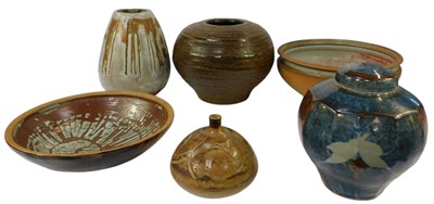Lot 191 - A group of studio pottery, to include a blue...