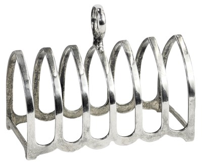 Lot 352 - A George V silver six division toast rack, of...