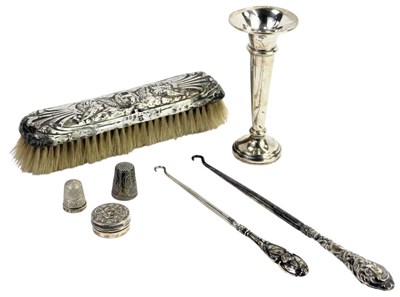 Lot 453 - A group of small silver, to include an Edward...