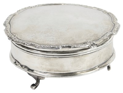 Lot 474 - An Elizabeth II silver trinket box, of...