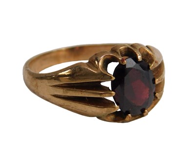Lot 477 - A 9ct gold and garnet gentleman's ring, in a...
