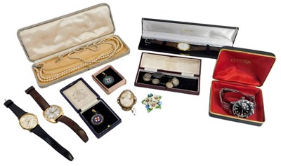 Lot 480 - Costume jewellery, to include a cameo brooch,...