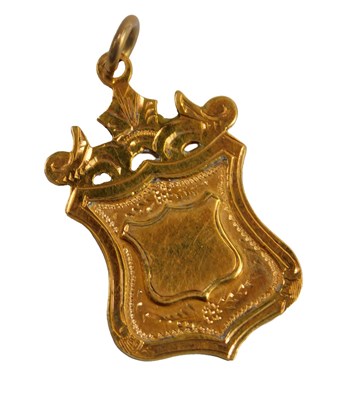 Lot 483 - A 9ct gold shield fob, 3.7g.