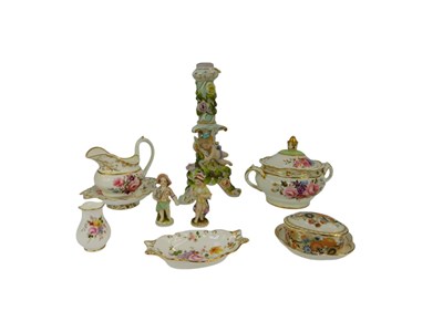 Lot 393 - A group of porcelain, to include a Royal Crown...