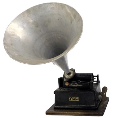 Lot 450 - A Le Gaulois wind up phonograph, with horn,...