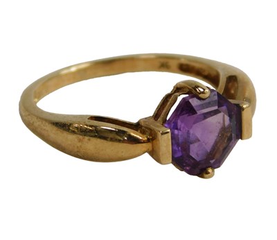 Lot 296 - A QVC 9ct gold and amethyst ring, claw set,...