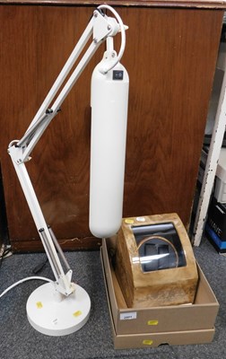 Lot 2001 - A Modalo watch winder case, and Apple IPad...