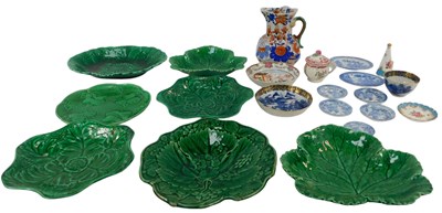Lot 552 - A group of ceramics, to include various...