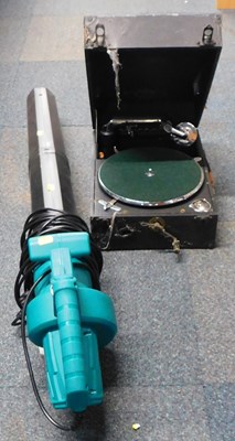 Lot 2048 - A Ferrex electric leaf blower, and a tabletop...