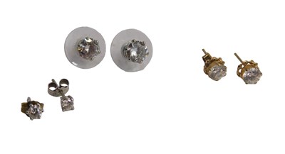 Lot 606 - A pair of diamond solitaire...