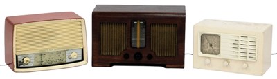 Lot 652 - A McMichael Radio Limited model 508 radio, an...