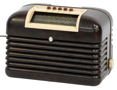 Lot 655 - A Bush DAC.10 Bakelite radio.