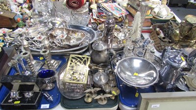 Lot 2155 - Metalware, including silver plated ware,...