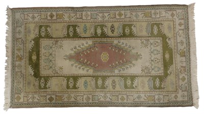 Lot 829 - A Turkish Kilim cream ground rug, with central...