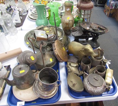 Lot 2258 - Household items, to include small bread board,...