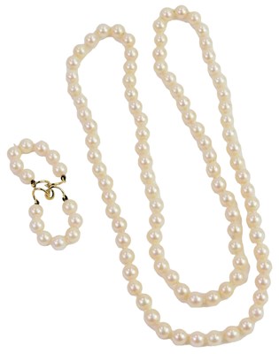 Lot 332 - A string of ninety-four Akoya cultured...
