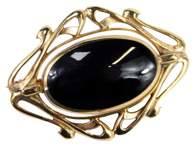 Lot 329 - A 9ct gold Art Nouveau blister pearl and black...