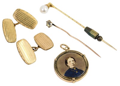 Lot 318 - A Victorian circular memorial locket, set with...
