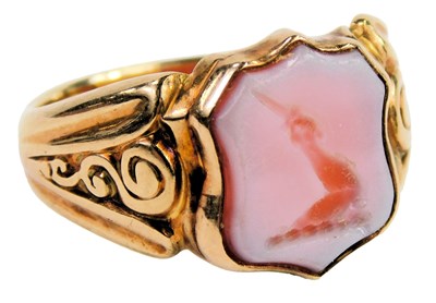 Lot 327 - A gentleman's sardonyx shield shaped signet...