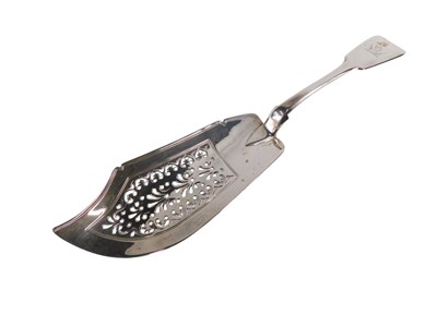 Lot 329 - A William IV fish slice, with pierced blade,...