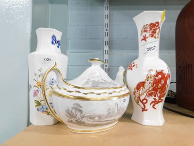 Lot 2007 - A 19thC porcelain twin handled sucrier, with...