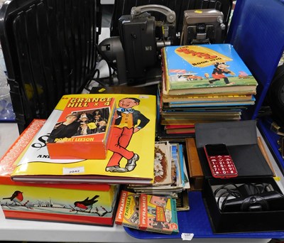 Lot 2042 - A Bell Ko-on Co Ltd M8 movie projector,...