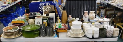 Lot 2087 - General household effects, to include a green...