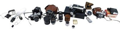 Lot 569 - A quantity of camera equipment, to include a...
