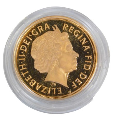 Lot 56 - A 2009 Queen Elizabeth II gold £5 coin, 39.9g.