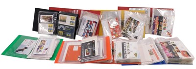 Lot 822 - Stamps.- GB first day covers.- 1980's –...